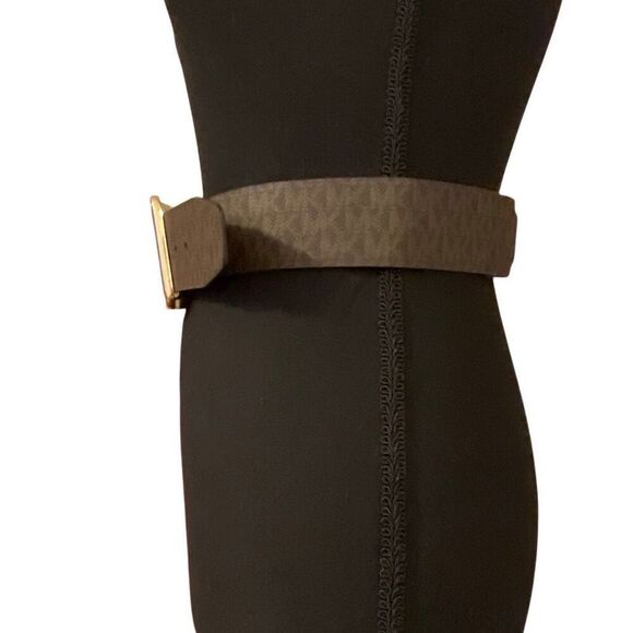 Michael Kors Women’s Wide Belt with Gold Toned Harware - Picture 4 of 10